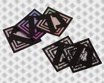 Fünf kleine Vierecke mit 1A-Logo als aufgesetzte 3D-Applikation in Schwarz. Jeder Patch hat eine andere 3D-Folie mit einem eigenen Effekt
