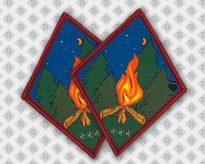 Konturgeschnittener Patch Aufnäher gewebt mit Kettelrand Lagerfeuer Pfadfinder