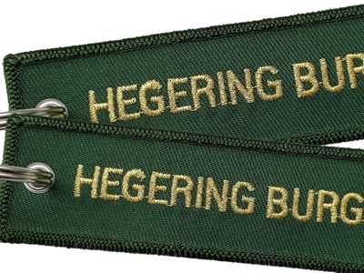 Gestickter Schlüsselanhänger in Boillon-Gold auf Jagdgrün – HEGERING BURG