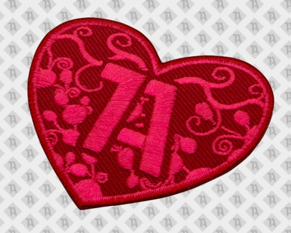gestickter Aufnäher / Patch mit Motiv 1A Herz - pinke Stickung auf dunklen, weinroten Untergrund
