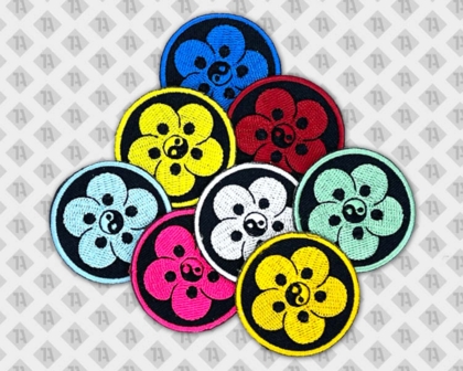 Runder gestickter Patch Aufnäher mit gesticktem Rand Pflaumenblüte bunt Kampfsport Kampfkunst
