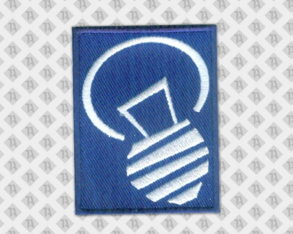 Patch Aufnäher eckig blau mit Glühbirne weiß gestickter Rand