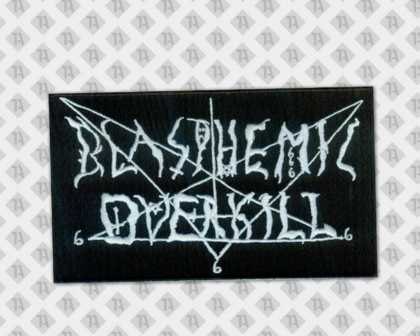 Gestickter eckiger Aufnäher Patch mit gesticktem Rand schwarzer Hintergrund und weißer Schriftzug für Bands und Musiker