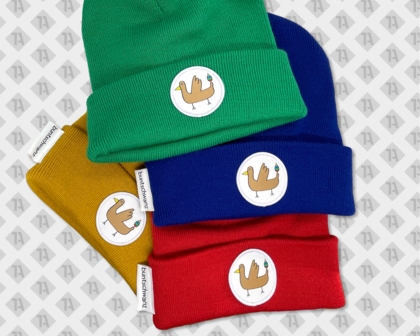 1A Aufnähservice auf Mütze Beanie mit Webpatch Vogel bunt weiß Patch Aufnäher Badge und Label