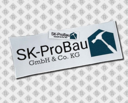 Eckiger Patch Aufnäher gestickt mit gesticktem Rand Handwerker weiß schwarz SK-Pro Bau GmbH Handwerker
