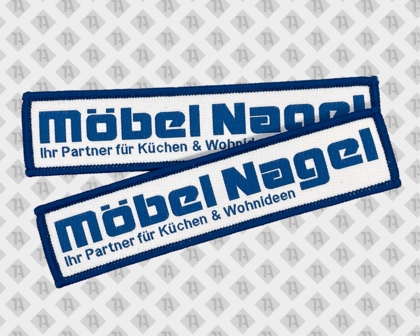 Eckiger Patch Aufnäher gewebt mit Kettelrand in weiß blau Möbel Nagel Firmen
