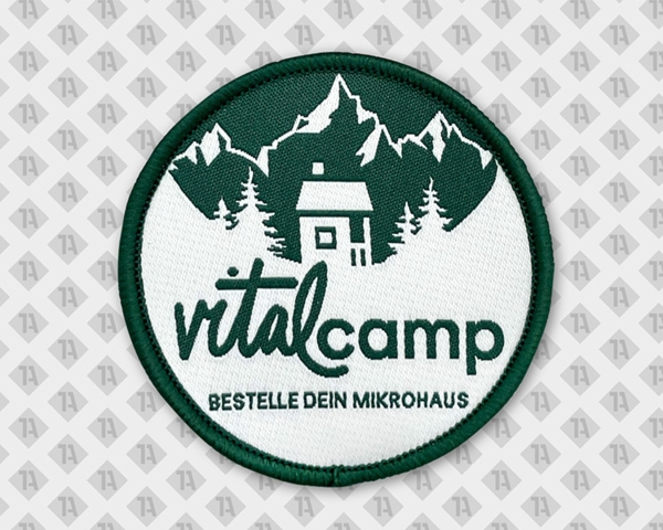 Runder Patch Aufnäher Abzeichen gewebt mit Kettelrand Vital Camp weiß grün Berge Hütte Landschaft Mikrohaus Firmen