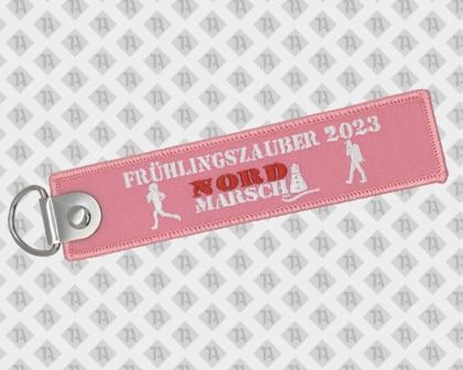 Schlüsselanhänger gestickt mit Kettelrand und Doppelring Frühlingszauber Nordmarsch grün Backpacker
