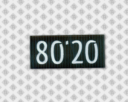 Patch Aufnäher gestickt mit Stickrand schwarz Zahlen weiß Firma