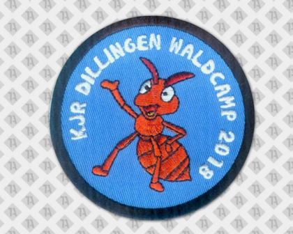 Runder gestickter Patch Aufnäher mit Stickrand blau rot Ameise Pfadfinder