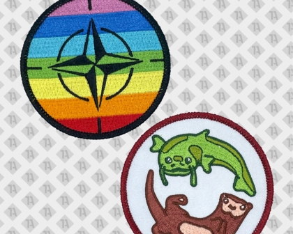 Runder Patch Aufnäher gestickt mit gesticktem Rand bunt Regenbogen Otter Pfadfinder