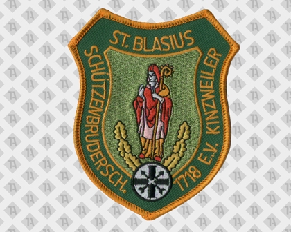 Gestickter Aufnäher St. Blasius Schützenbruderschaft Kinzweiler – Wappenform mit Figur, Eichenzweigen und gelber Umrandung