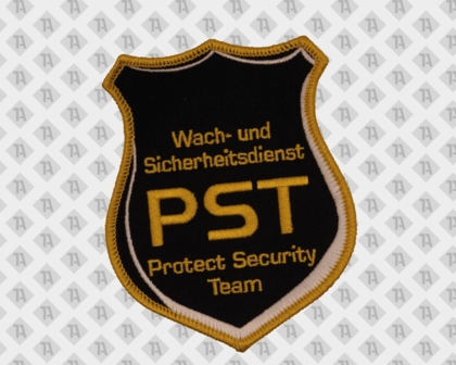 Schwarzer Schild-Aufnäher von PST Wach- und Sicherheitsdienst mit goldener Umrandung, goldener Schrift und Protect Security Team