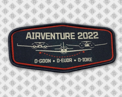 Konturgeschnittener Patch Aufnäher Abzeichen Badge gewebt mit Kettelrand Airventure schwarz Flugzeug Vereine