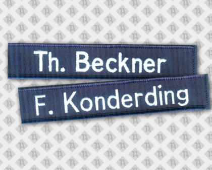 Rechteckiger gestickter Patch Aufnäher mit Kettelrand Namen blau weiß