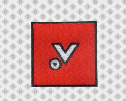 Patch Aufnäher gestickt roter Hintergrund und schwarz weißes Motiv