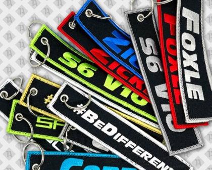 Schlüsselanhänger gestickt mit Kettelrand verschiedene Farben Biker