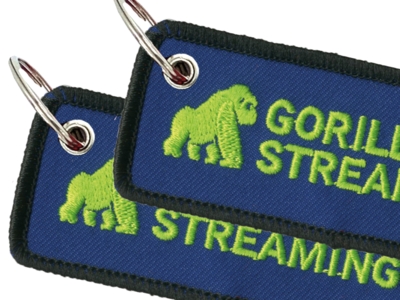 Bestickter Schlüsselanhänger GORILLA STREAMING in Neongrün auf Blau