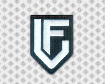 Patch Aufnäher gestickt Wappenform schwarz weiß Buchstaben Firma