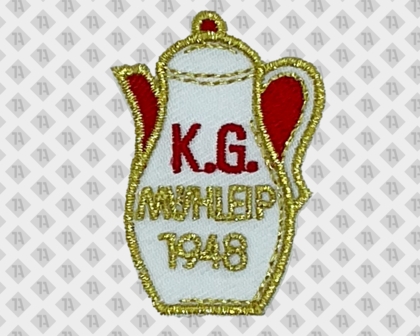 Gestickter Vereinsaufnäher in Kannenform mit goldenen Details – K.G. Mühleip 1948