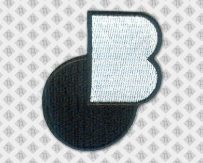 Gestickter Aufnäher Patch Kontur mit gesticktem Rand Firmen schwarz weiß Buchstabe