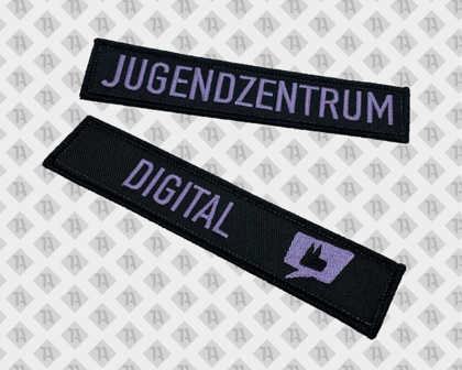 Eckiger Patch Aufnäher gestickt mit Kettelrand Jugendzentrum schwarz lila Schule Uni