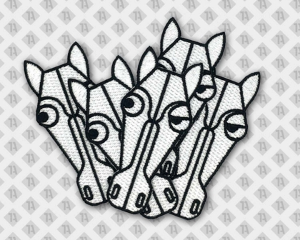 Konturgeschnittener Patch Aufnäher gestickt mit gesticktem Rand weiß schwarz Vereine