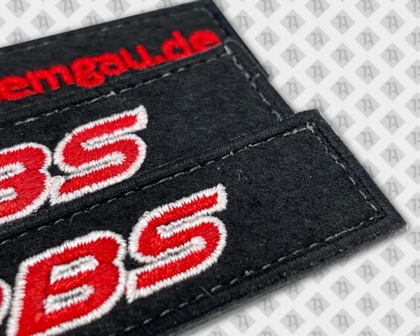 Rechteckiger gestickter Schlüsselanhänger schwarz rot RBS Biker