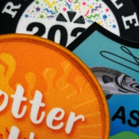 Standard gedruckte Patches – Farbintensive & langlebige Aufnäher mit Kettelrand oder Laserschnitt