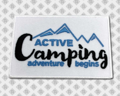 Eckiger gestickter Aufnäher Patch mit gestickten Rand weiß schwarz blau active camping Backpacker