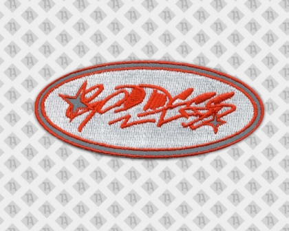 Konturgeschnittener Patch Aufnäher gestickt mit gesticktem Rand Musiker und Bands oval grau rot