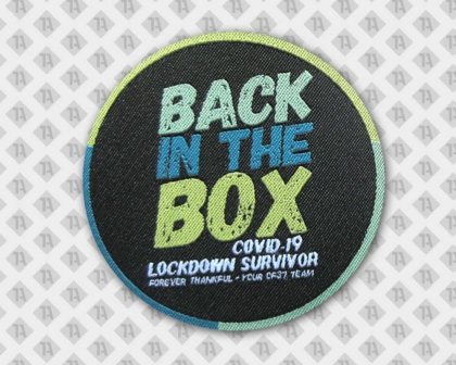 Runder Patch Aufnäher gewebt mit Laserschnitt Back in the Box schwarz grün blau Firma