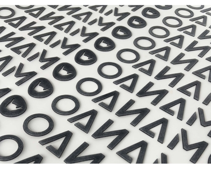 3D Rubber Logos als Applikationen auf Bogen für Textilveredelung