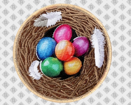 Gestickter "gestickt+" Aufnäher Osternest mit bunten Eiern und Kettelrand