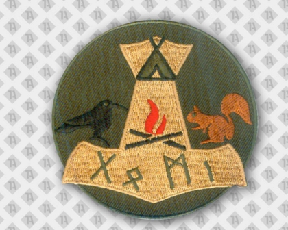 Gestickter Aufnäher Patch mit gesticktem Rand grün Eichhörnchen Rabe Feuer Backpacker