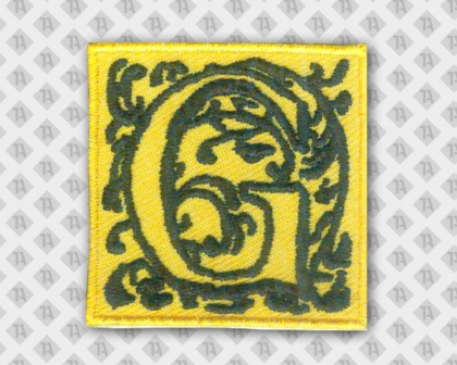 Gestickter Patch Aufnäher in gelb mit schwarzem Stick und einem Buchstaben