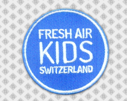 Gestickter Patch Aufnäher rund mit Stickrand blau weiß Kids Switzerland Firmen