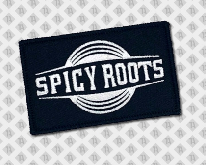 Patch Aufnäher eckig gestickt mit Kettelrand schwarz weiß spicy roots für Firmen