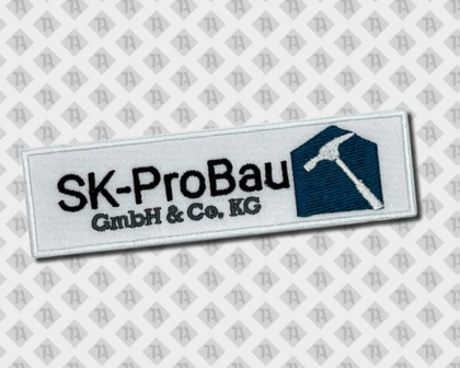Eckiger Patch Aufnäher gestickt mit gesticktem Rand Handwerker weiß schwarz SK-Pro Bau GmbH Handwerker