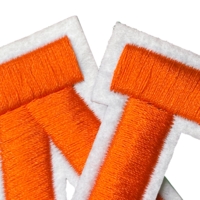 Gestickter Nährand auf Aufnäher – Präzise Verarbeitung für langlebige und hochwertige Patches.