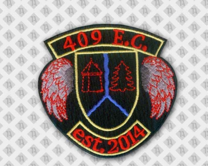 Gestickter Aufnäher Patch mit Stickrand roten Flügeln und Schrift