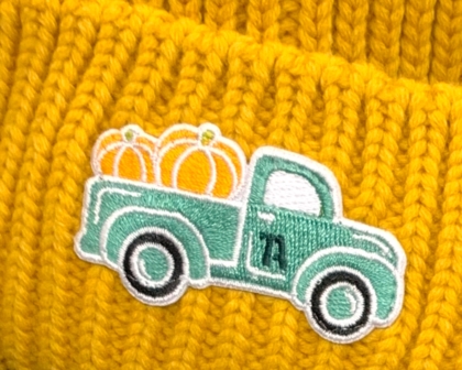 Aufnähservice Patch Aufnäher gestickt Auto Veredelung gelbe Beanie Kürbis