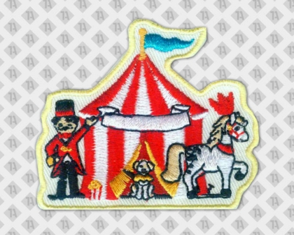 Konturgeschnittener Patch Aufnäher gestickt mit gesticktem Rand Zirkus Zelt Pfadfinder