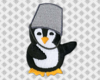 Patch Aufnäher gestickt Konturschnitt Laserschnitt Pinguin Eimer Helm Schule Uni