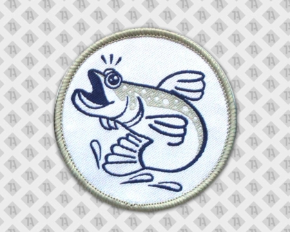 Runder Patch Aufnäher Abzeichen Badge gewebt mit Kettelrand Fisch grau weiß Vereine