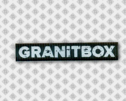 Schwarzer Aufnäher gestickt mit weißem Schriftzug Granitbox