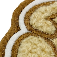 Doppeltes Filz-Patch mit Chenille-Stickerei – Hochwertige Struktur für langlebige Applikationen.